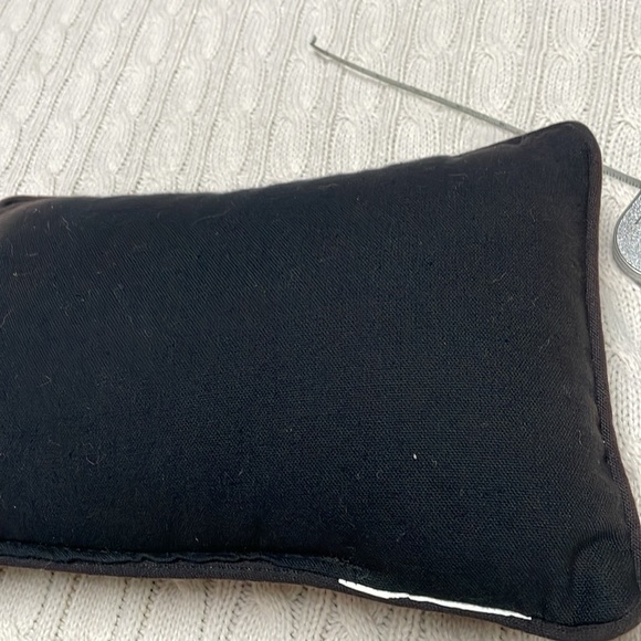 Decorative pillow. Fisherman flies fishing line tapestry black back fabric - Picture 9 of 12